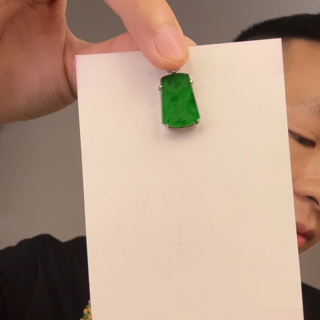 未镶嵌挂件翡翠一件