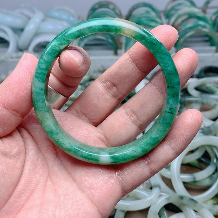 独山玉未镶嵌手镯65