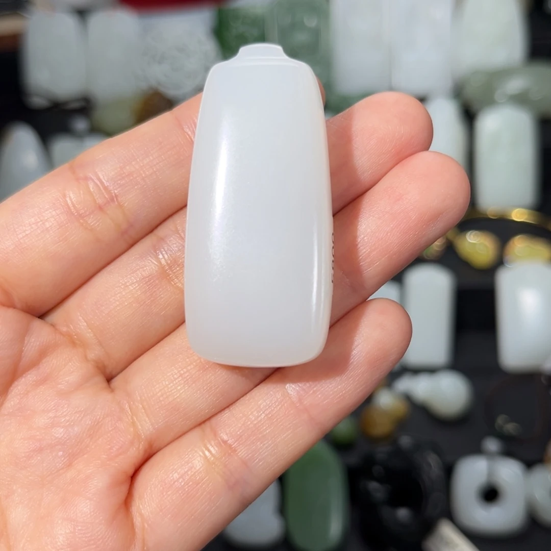 和田玉未镶嵌吊坠(赠链)