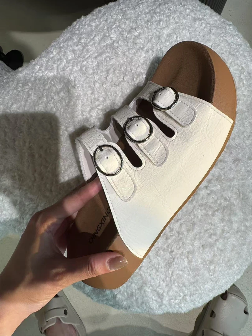 CJ韩系风三排扣厚底拖鞋