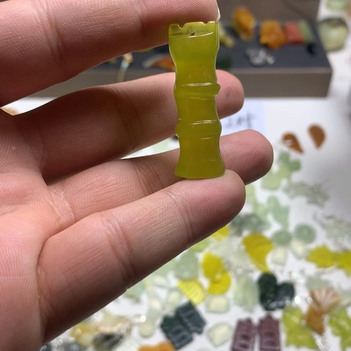 蛇纹石玉耳钉合金