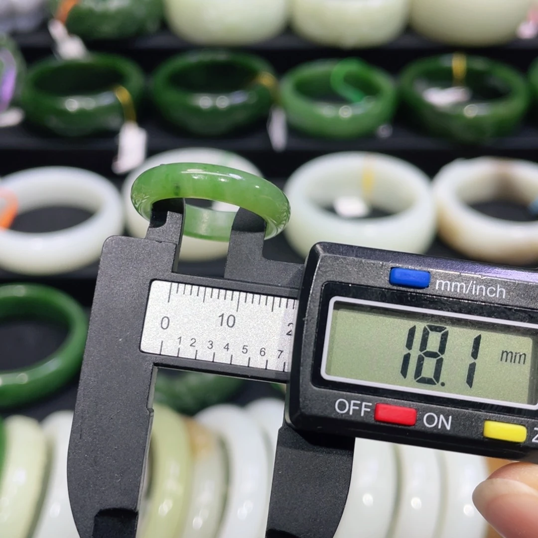 未镶嵌戒指和田玉