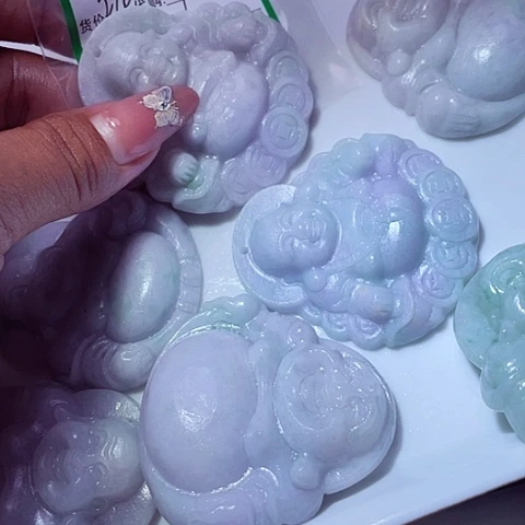 刘***全翡翠未镶嵌颈饰缅甸