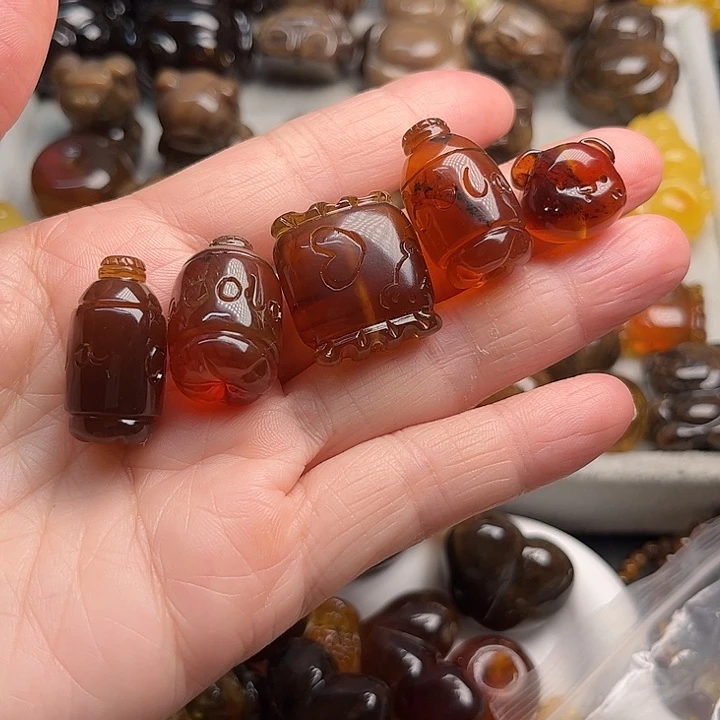 琥珀颈饰未镶嵌缅珀