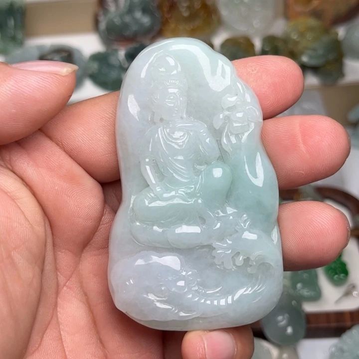 翡翠未镶嵌颈饰观音