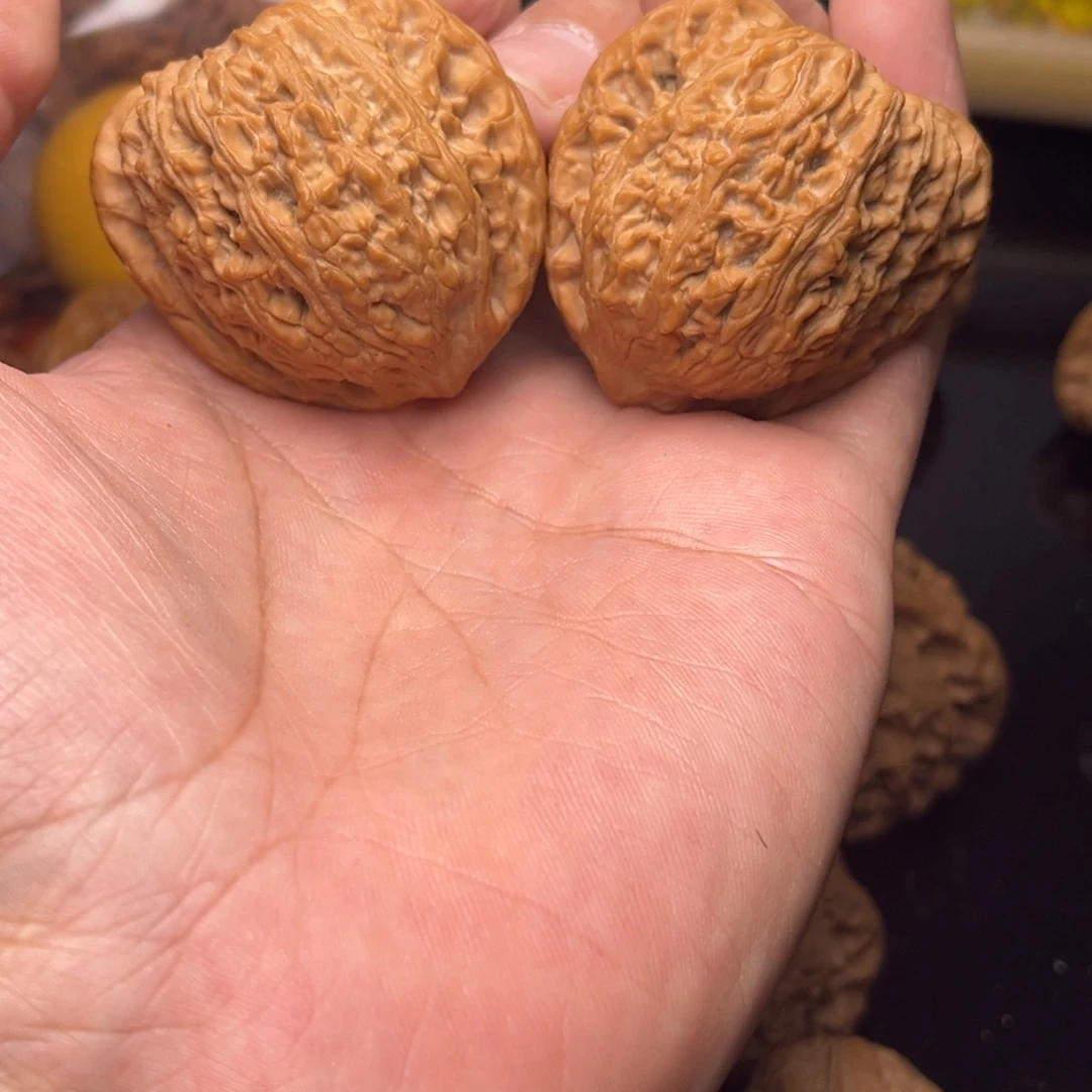 文玩核桃把件41绣球。天残脚