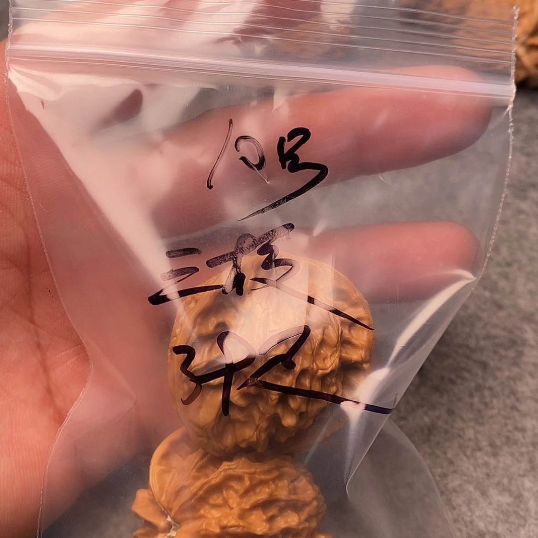 文玩核桃把件三棱