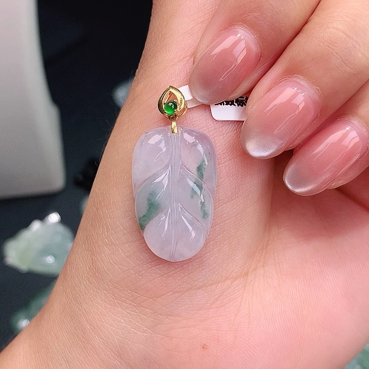 翡翠18K金镶嵌颈饰24-15-3.5