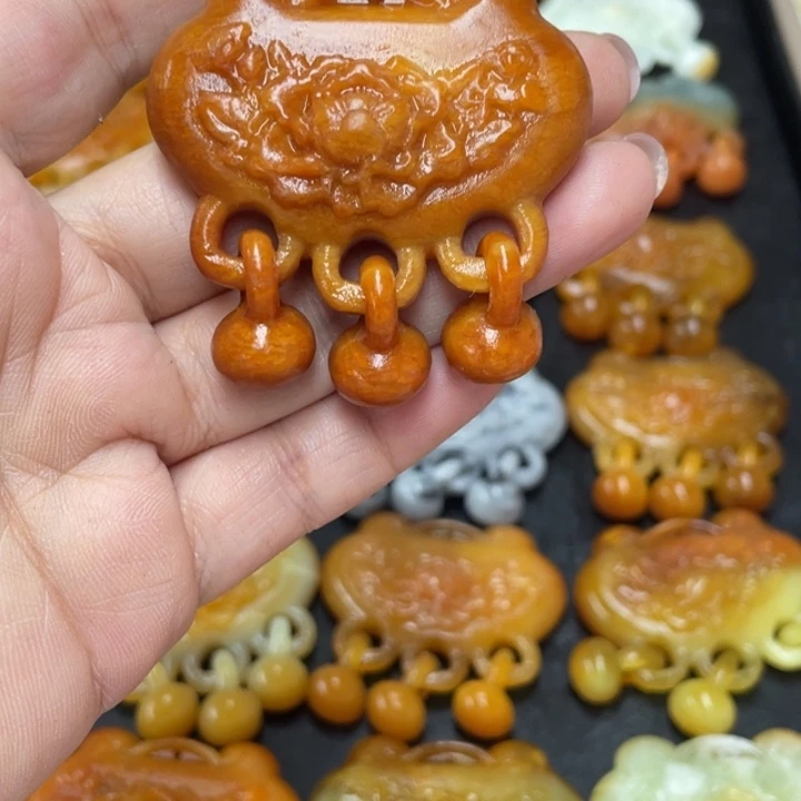 J***N蛇纹石玉合金颈饰