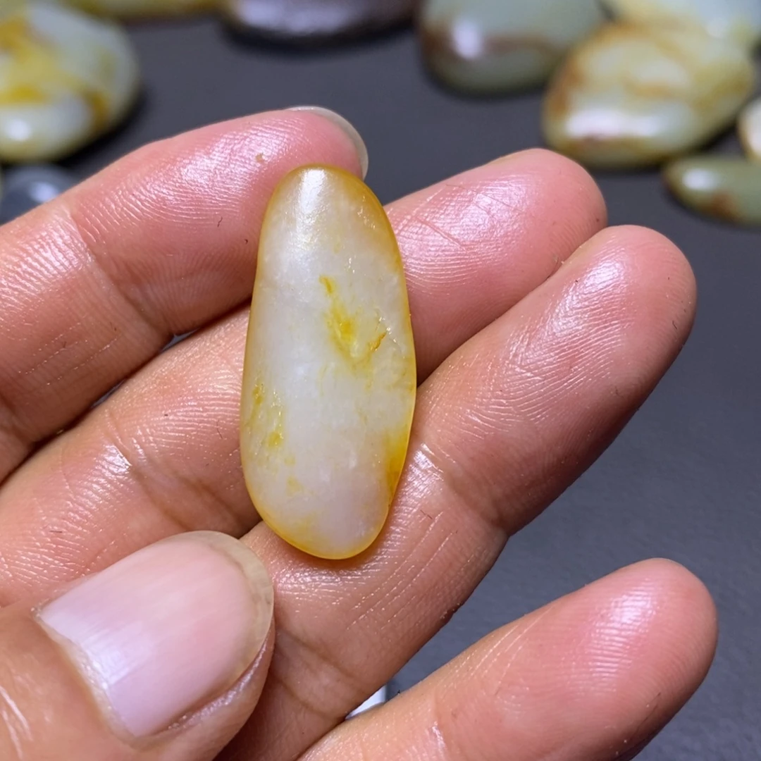 未镶嵌和田玉（糖玉）挂件