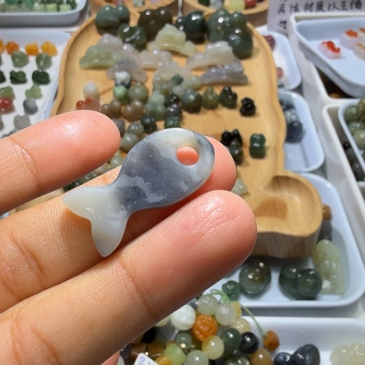 和田玉未镶嵌珠宝奇石