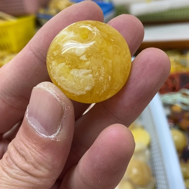 蜜蜡未镶嵌裸石吊坠