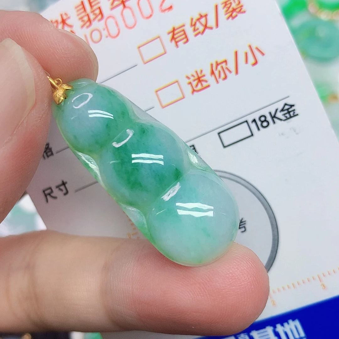 翡翠18K金镶嵌颈饰豆子