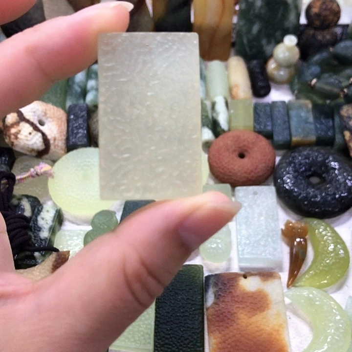 蛇纹石玉未镶嵌吊坠