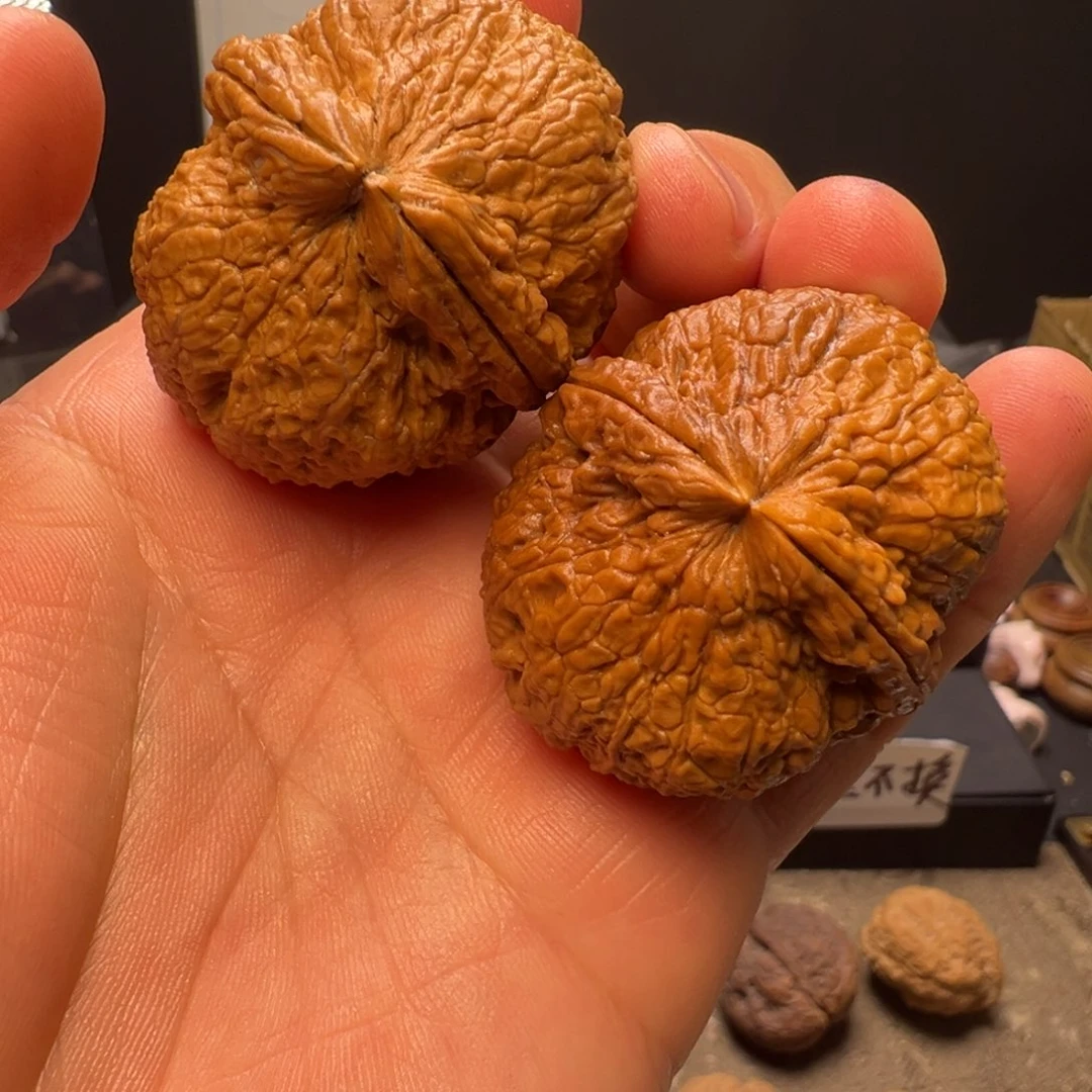 文玩核桃吊坠石锁45mm，73.9克