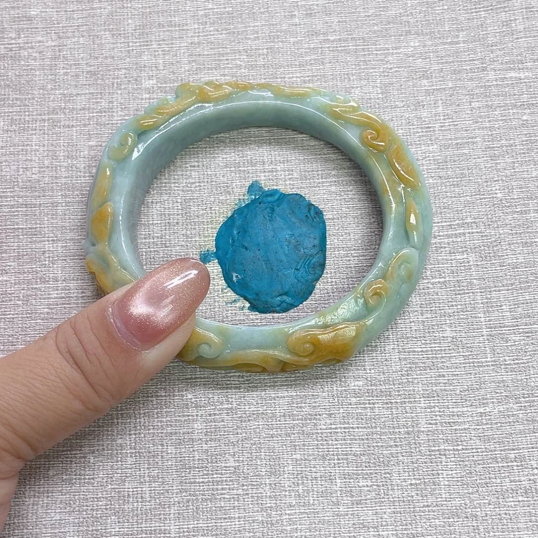 温***光翡翠未镶嵌颈饰手镯