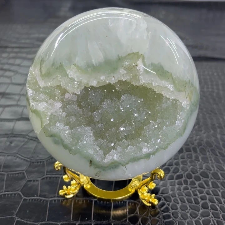 绿晶开口笑未镶嵌水晶