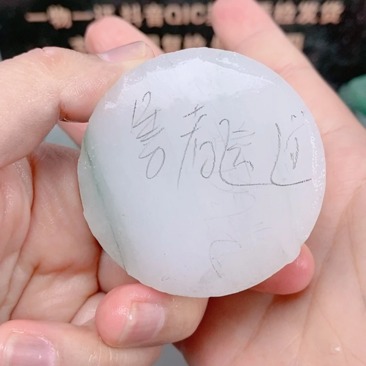 石英质玉未镶嵌颈饰