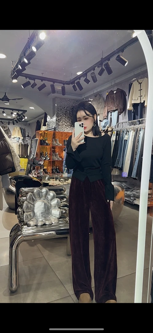 王琳家小衫黑色长袖百搭