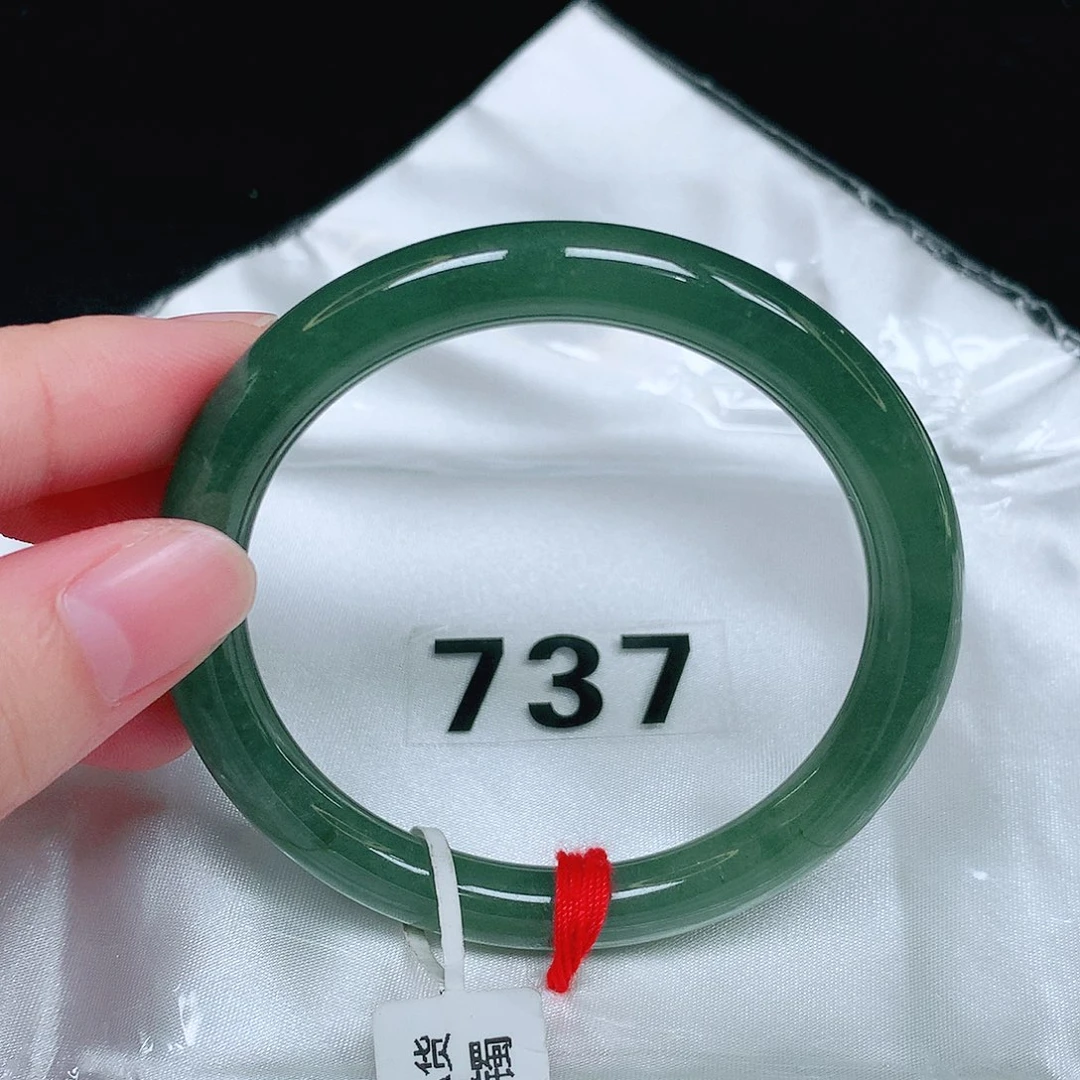 翡翠未镶嵌手镯（圆镯）