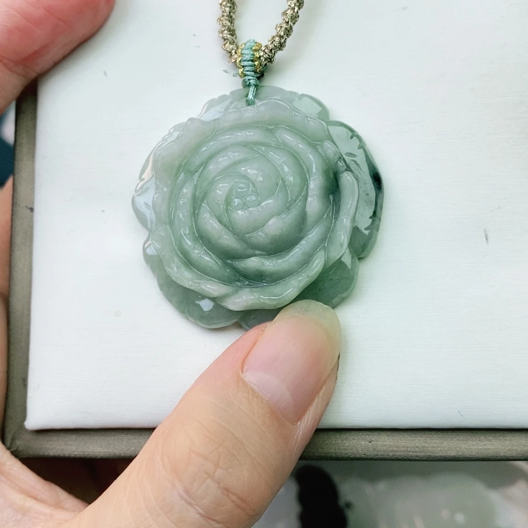 翡翠未镶嵌颈饰花