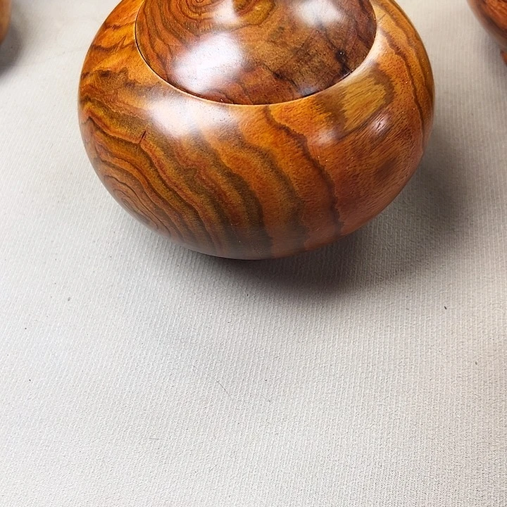 凡**子越南黄花梨茶叶罐一个