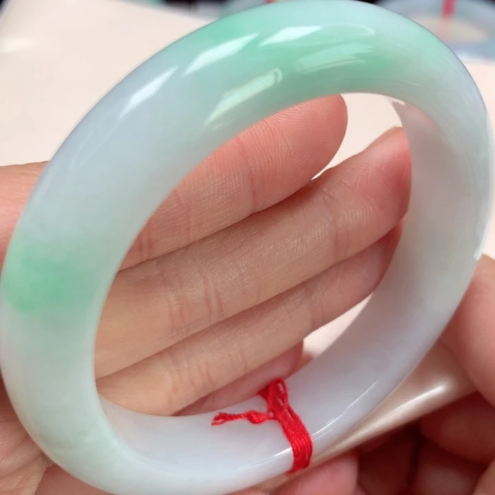 翡翠手镯未镶嵌白底青69