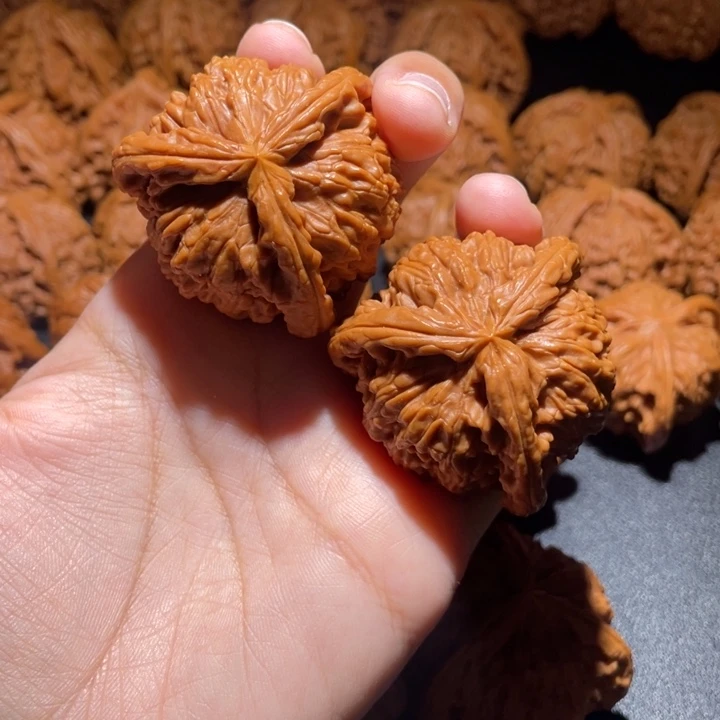 开***爸桃核吊坠小妹三棱