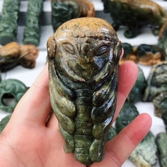 未镶嵌岫岩河磨玉（透闪石质玉）把件