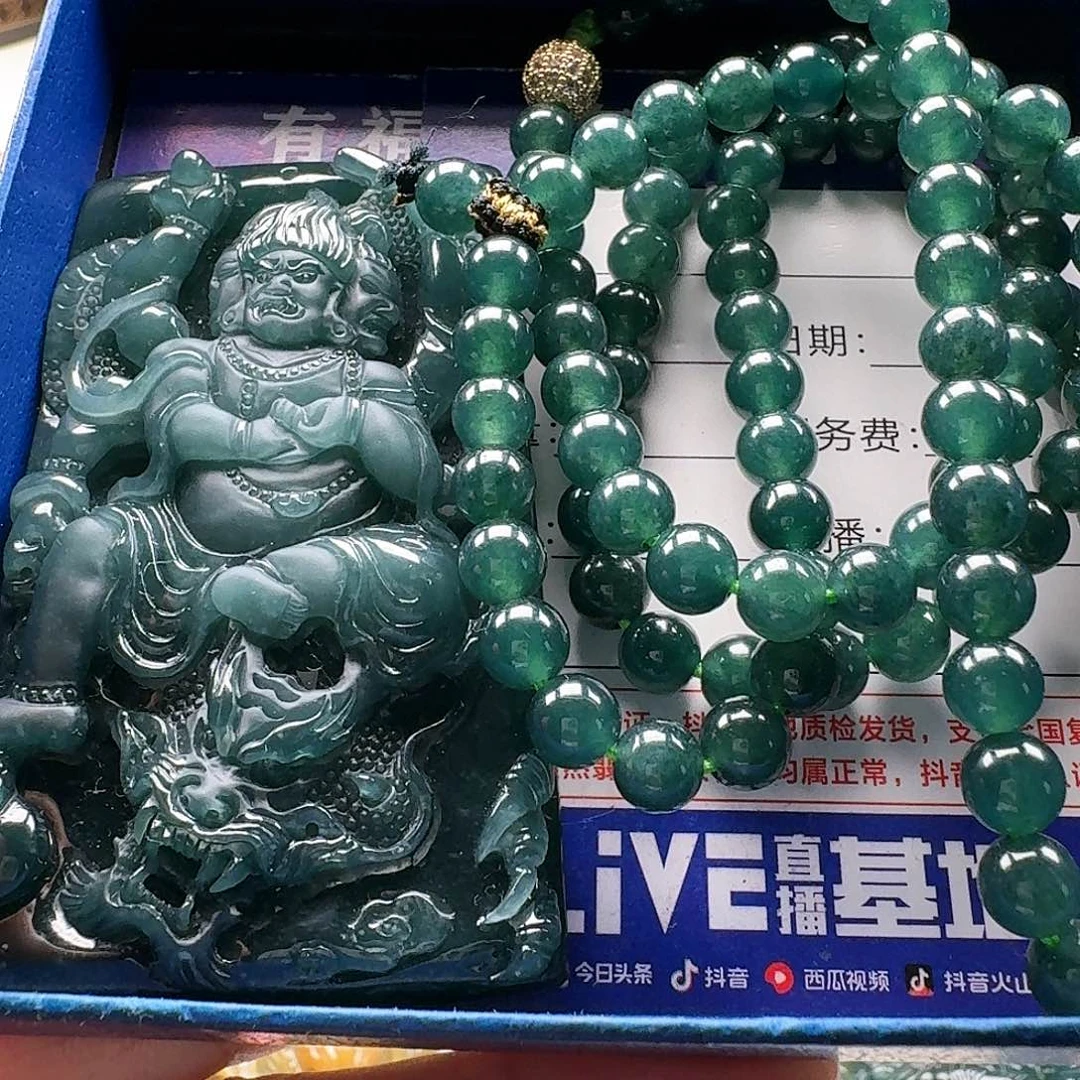 翡翠颈饰未镶嵌萝**啊不动