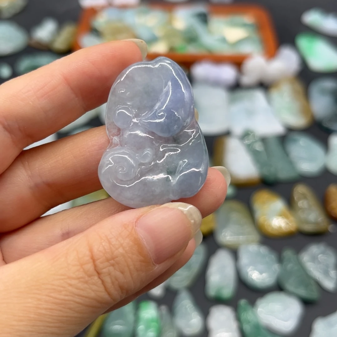 翡翠未镶嵌颈饰浪花鱼