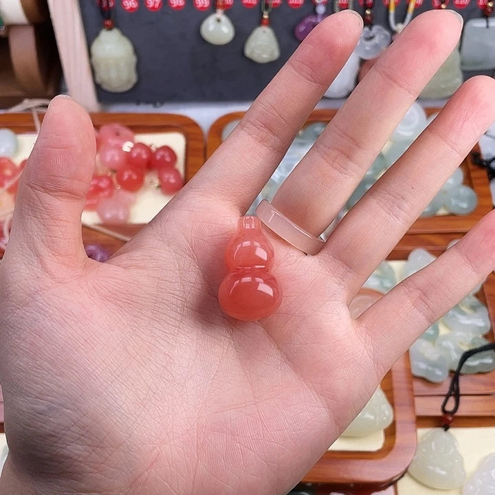 柚***糖石英质玉未镶嵌颈饰