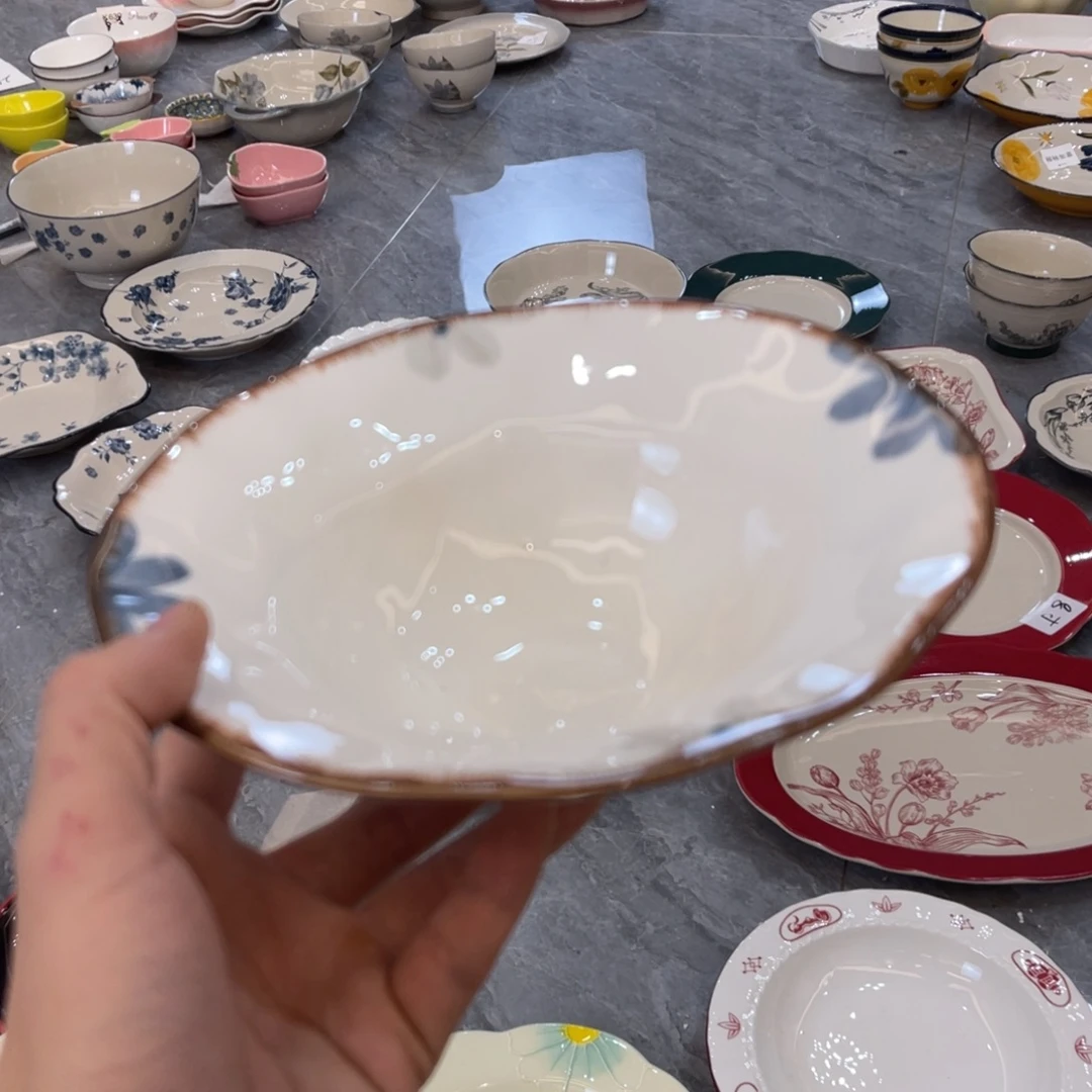 陶瓷微瑕餐具介意勿拍，满18飞！