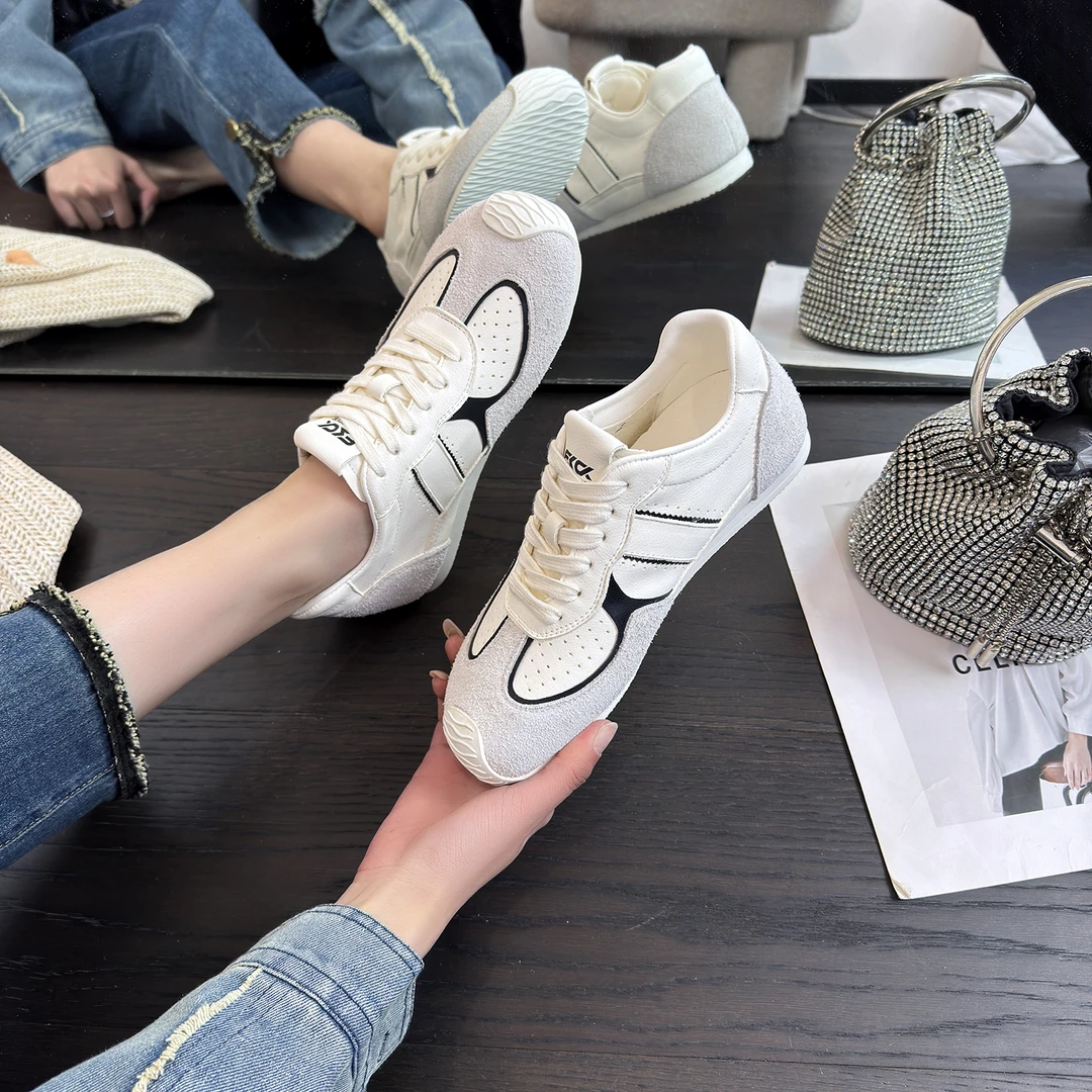 【左右】运动休闲板鞋真皮反绒德训德训小白鞋女百搭25新款休闲女鞋