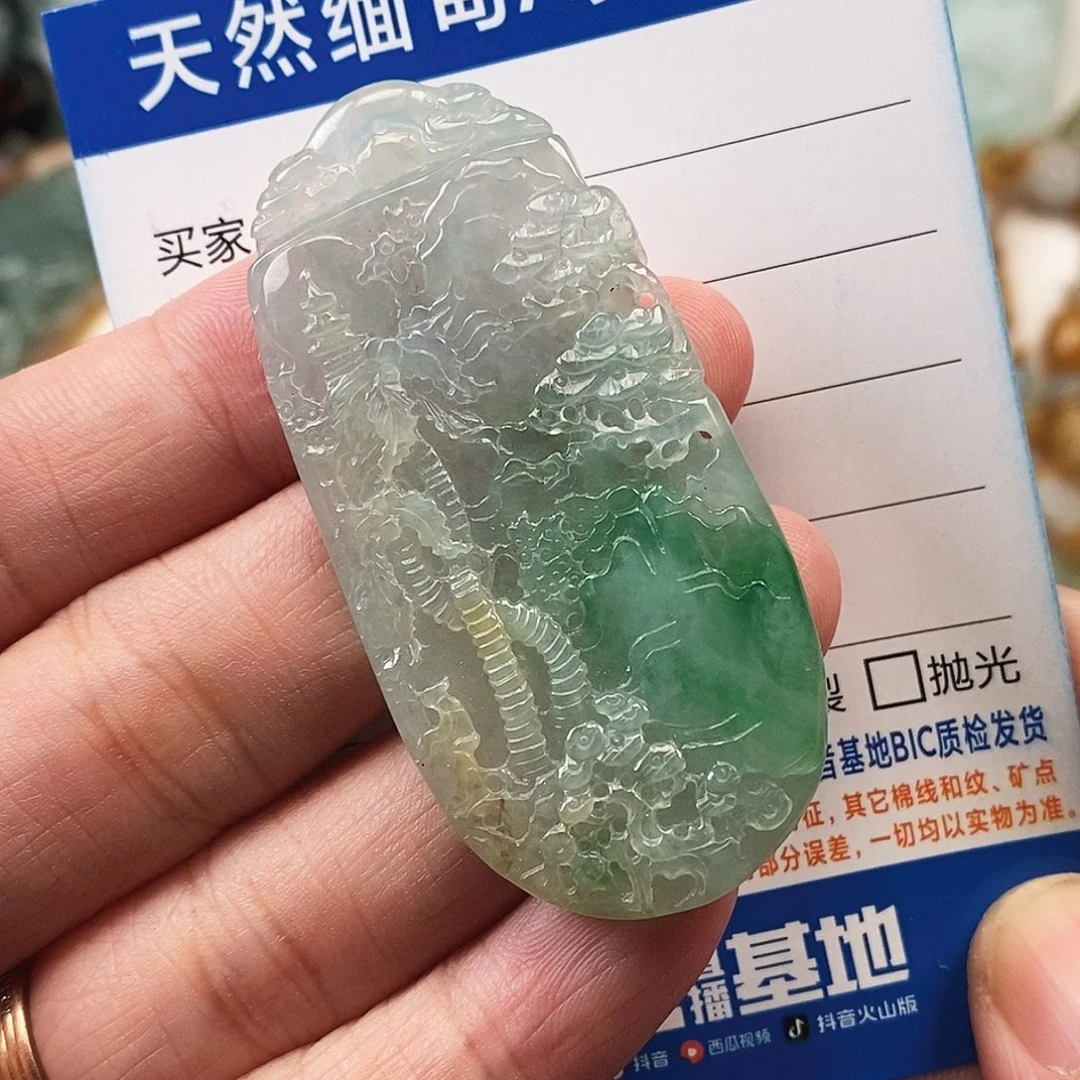 翡翠未镶嵌颈饰山水