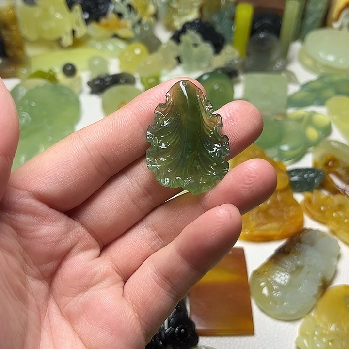 未镶嵌蛇纹石玉颈饰