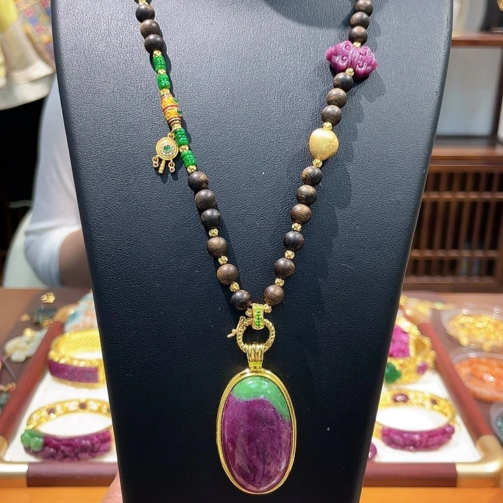 锦纶非金属红宝吊坠