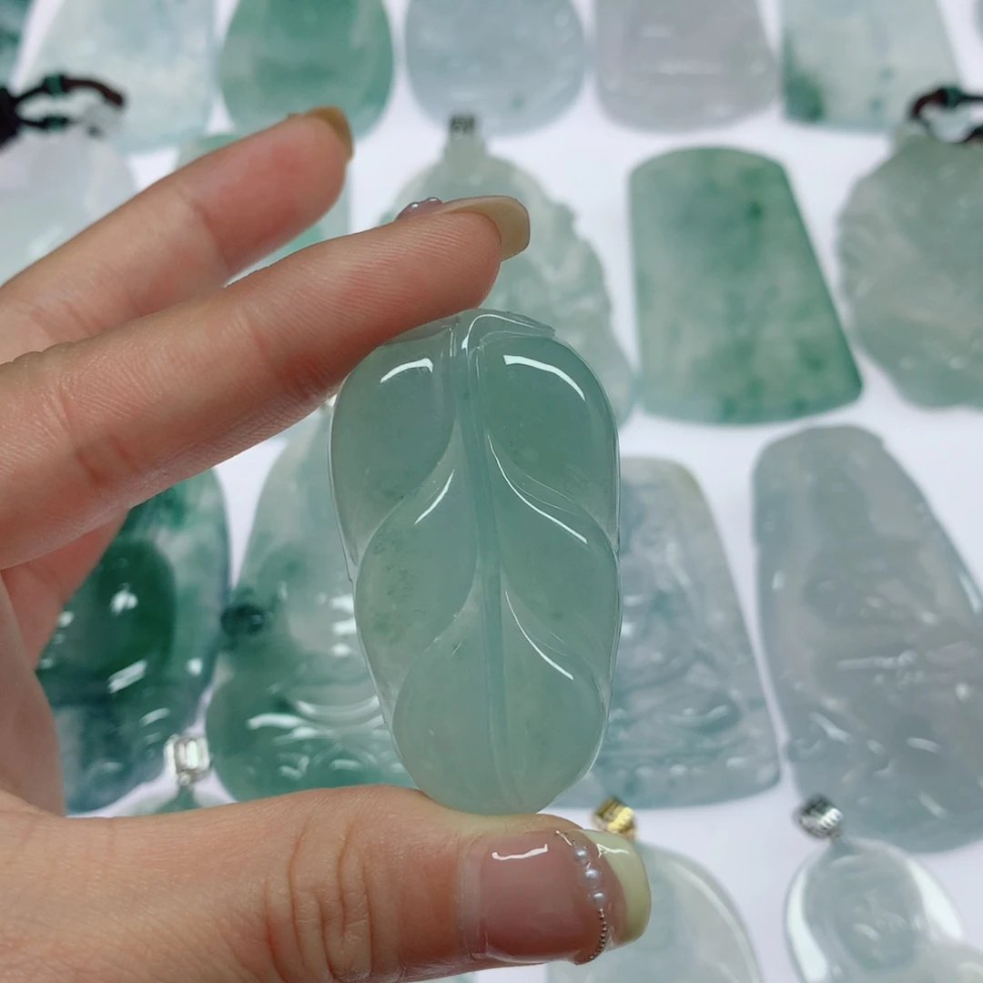 翡翠未镶嵌颈饰叶子