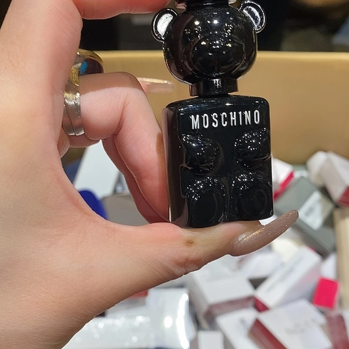 菠****中古香水沐浴露持久留香