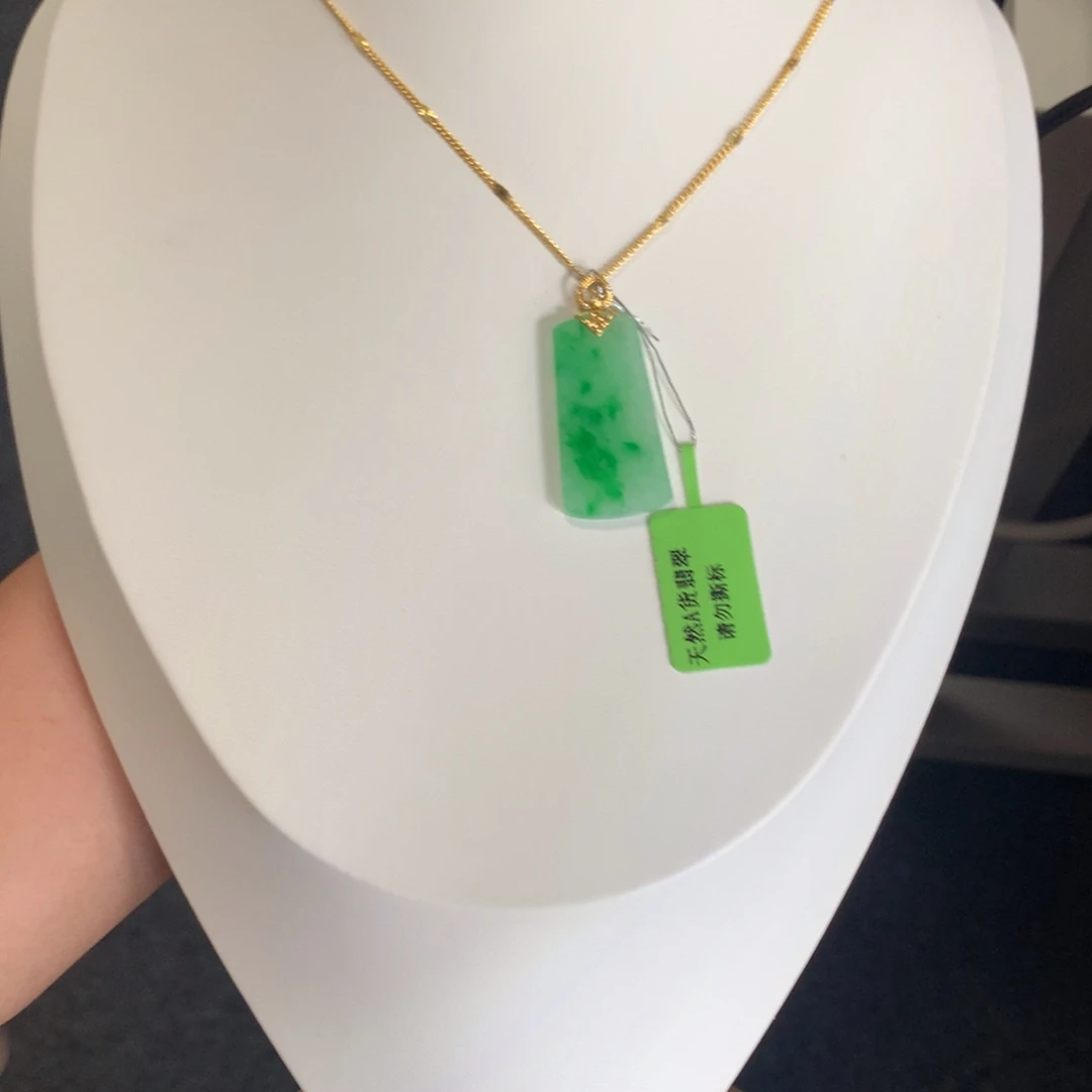 翡翠18K金镶嵌颈饰