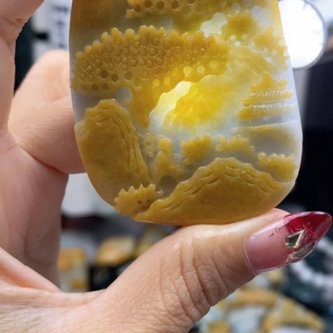 翡翠颈饰未镶嵌翡翠