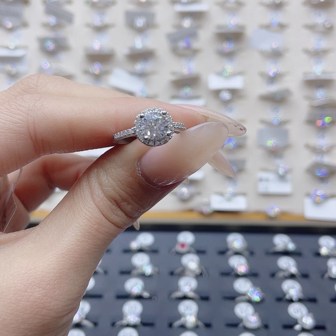 莫桑石非金属微镶圆包1克拉19福利