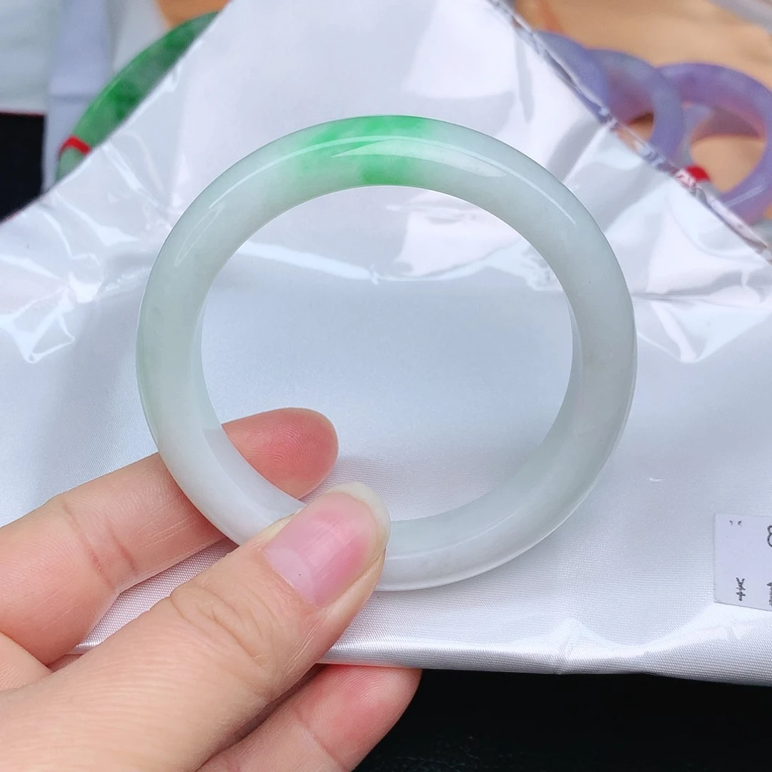 翡翠手镯未镶嵌8470xccvbb