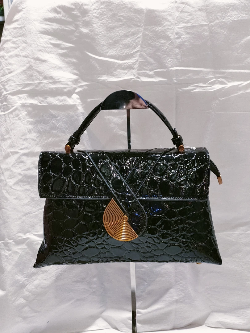 甜酷辣妹鳄鱼纹漆皮斜挎级质感单根手提小方包时尚机车女包