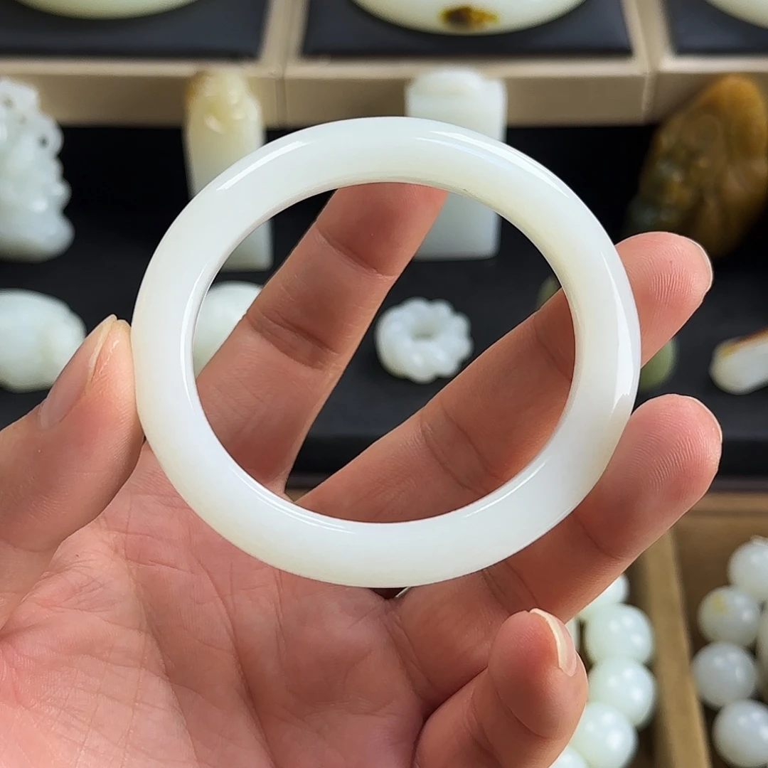 和田玉未镶嵌手镯俄料贵妃