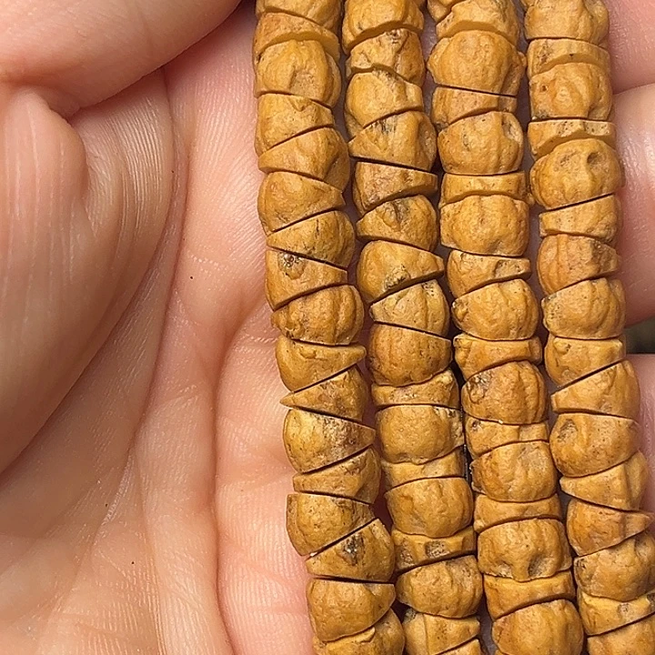 @***在吊坠柏香籽/百香籽