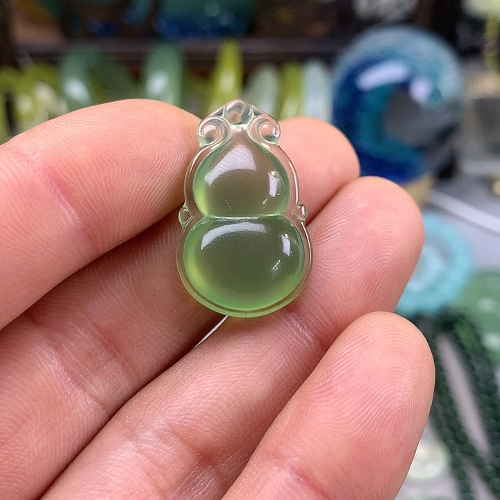 蛇纹石玉挂坠未镶嵌七**灯