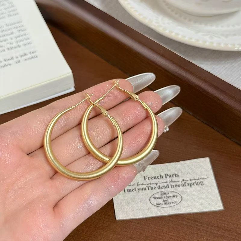 铜合金耳饰 秋冬哑光金色素圈耳环女新款港风简约耳饰品N3940