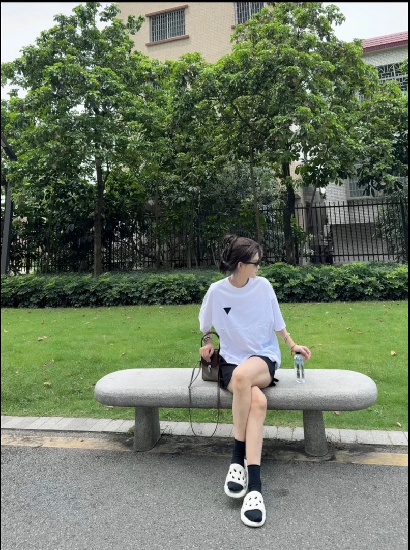 BABUILTYGA【三角贴布绣】贴布绣黑白撞色纯棉T恤