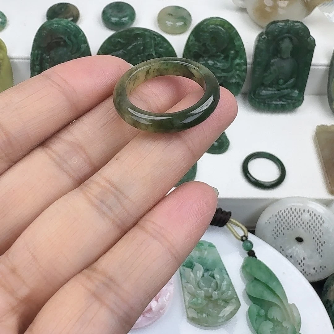 独山玉未镶嵌颈饰